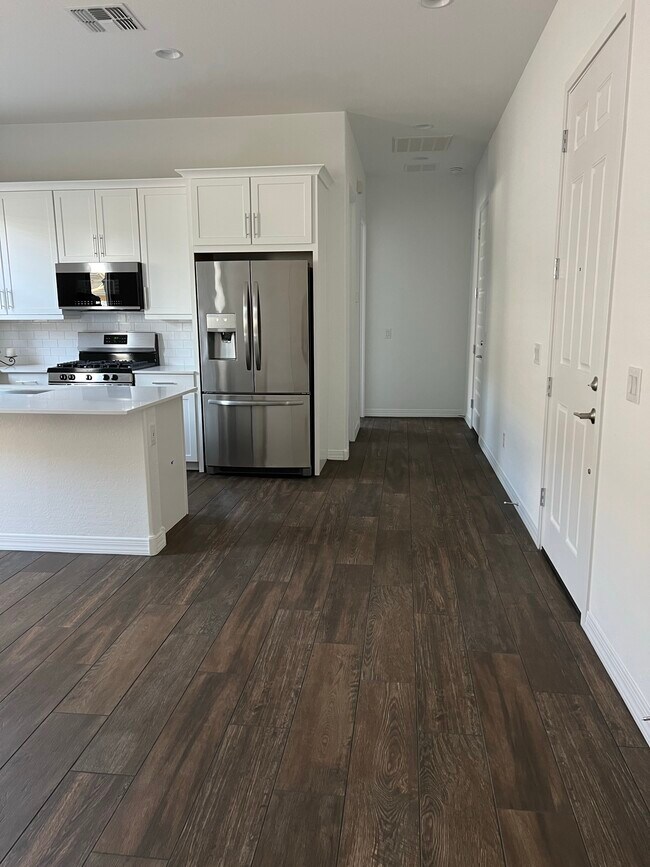 Building Photo - 19605 W Cheery Lynn Rd