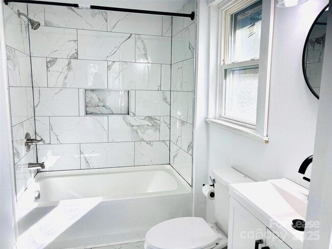 Building Photo - 243 S Crigler St