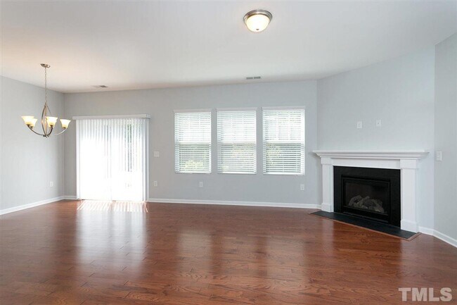 Building Photo - 3 Bedroom 2.5 Bathroom Townhome Home w/ Open Floorplan and a 2 car Garage in the heart of Morrisv...