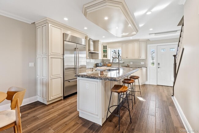 Building Photo - 3047 Mitchell Rd