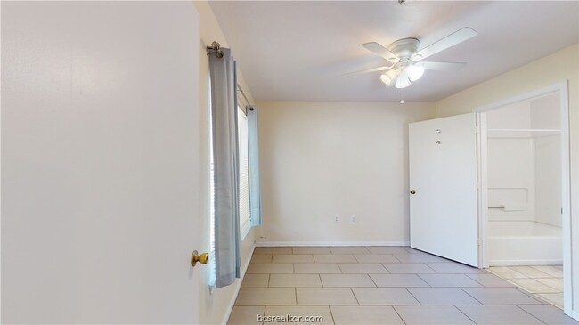 Building Photo - 529 Southwest PKWY Unit 102