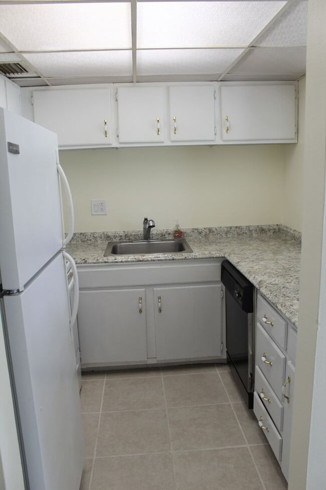 Building Photo - Gorgeous one bedroom unit with balcony