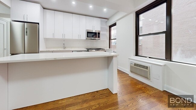 Building Photo - 157 W 57th St