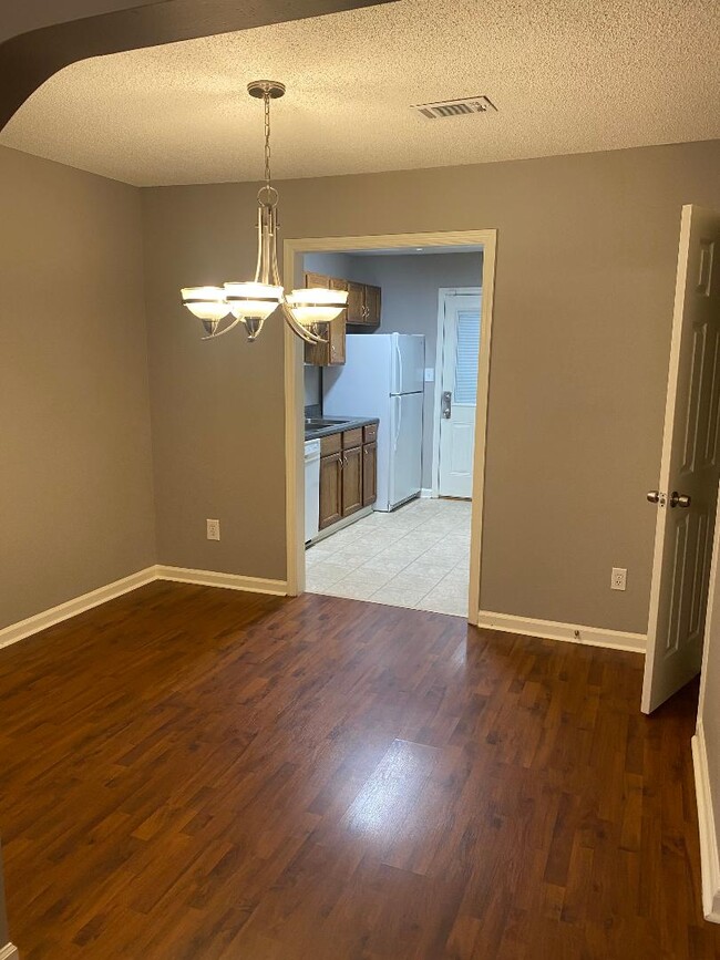 Building Photo - 4069 Coopers Hill Dr SE