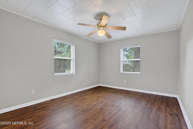 Building Photo - 6190 Mercer Cir E
