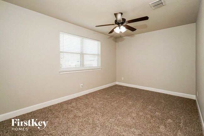 Building Photo - 6630 Woodstock Dr