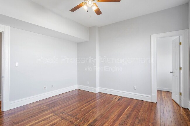 Building Photo - 1124 Hull St