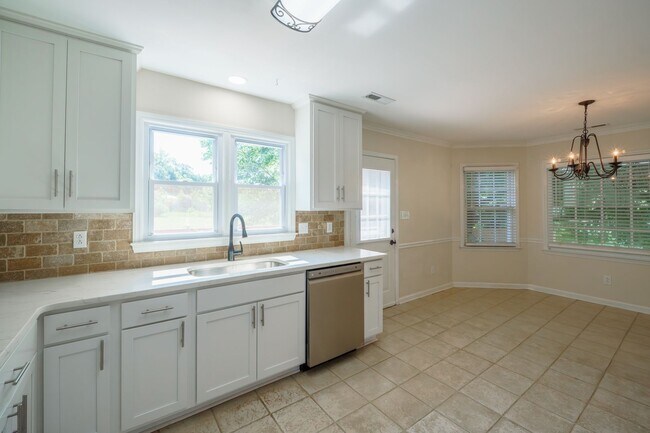 Building Photo - 5142 Blackberry Ln