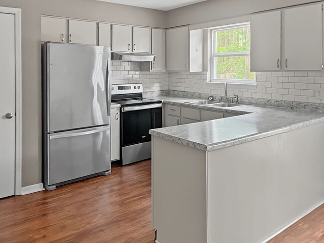 Building Photo - Cary Townhome