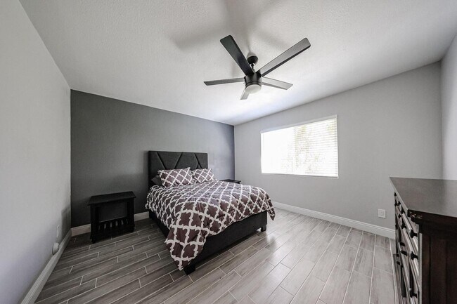 Building Photo - 11207 S Iroquois Dr