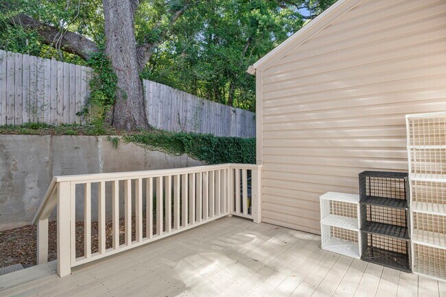 Building Photo - 4221 Brookside Dr