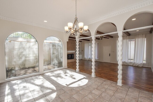 Building Photo - 9703 Briar Forest Dr