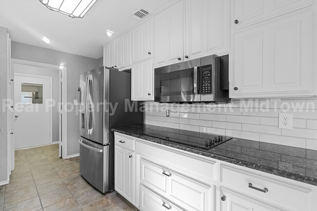 Building Photo - 2707 Edinboro Dr