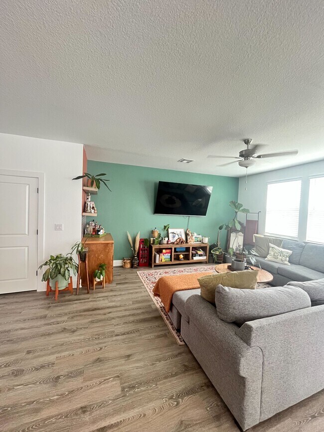 Building Photo - 2905 St Regis Dr