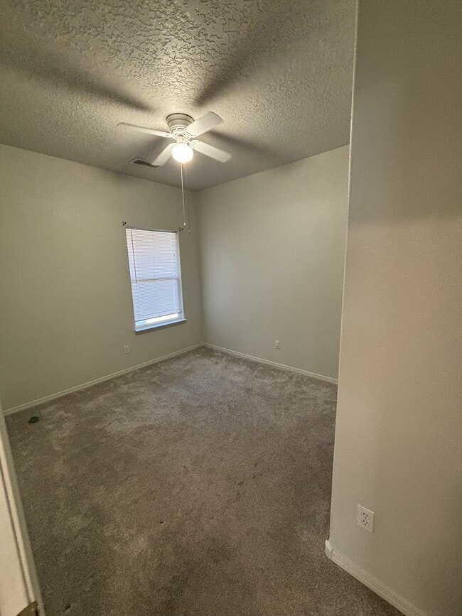 Building Photo - 6601 Shiprock Dr NE