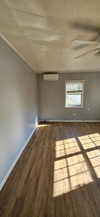 Building Photo - 212 Dogwood Dr N