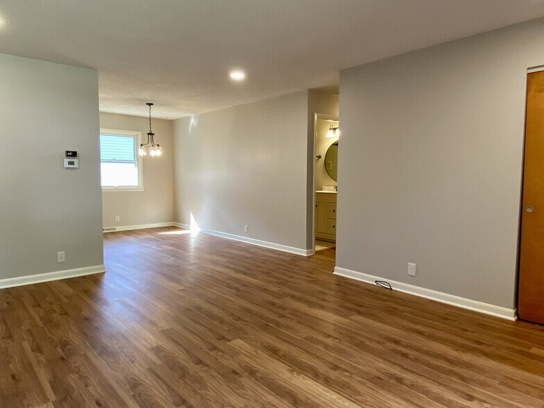 Building Photo - 2009 Crescent Dr