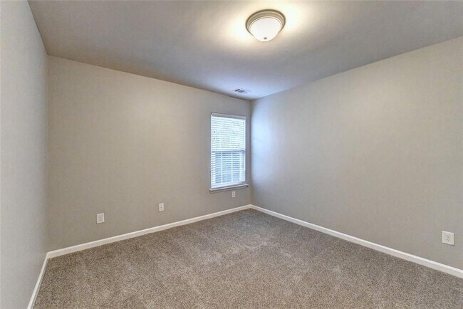 Building Photo - 3070 Centerglen Ln