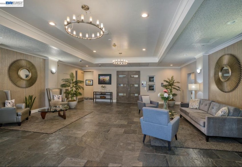 Lobby - 500 N St
