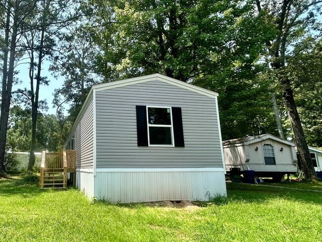 Building Photo - 60 White Oak Village