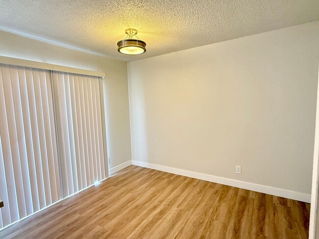 Building Photo - $2,840 / 2 BR - FULLY REMODELED TOWNHOME IN HAYWARD