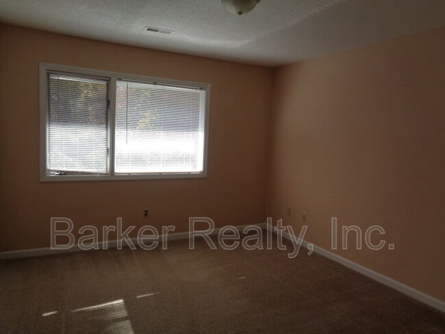 Building Photo - 4360 Hunters Club Dr