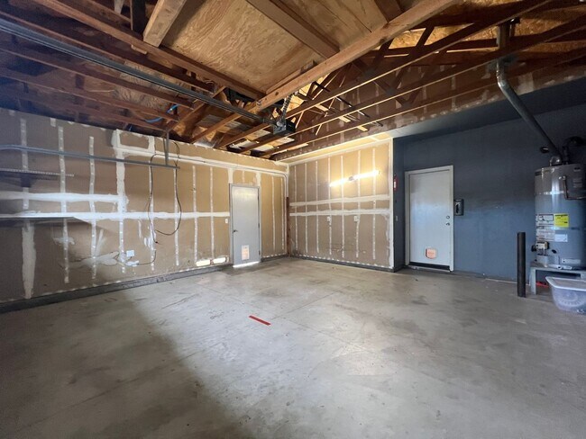 Building Photo - Beautiful 3 Bed, 2 Bath Home