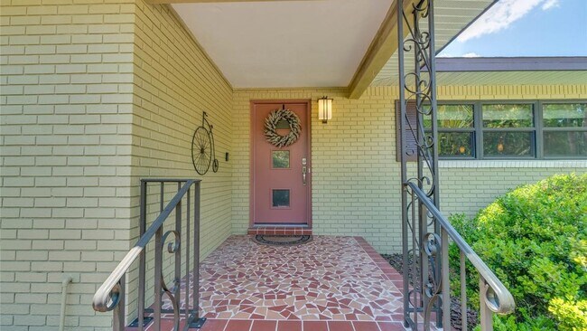 Building Photo - 2100 NW 21st St