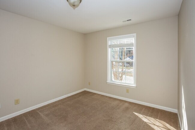 Building Photo - 8804 Old Potters Rd