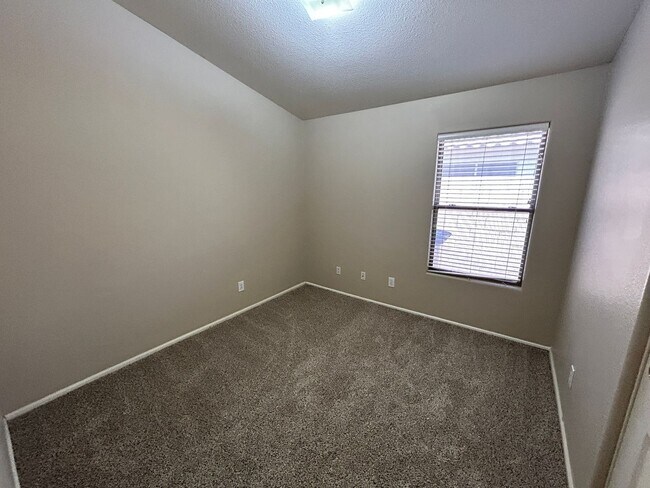 Building Photo - Warm, Inviting 3 Bed / 2bath Home in Canyo...