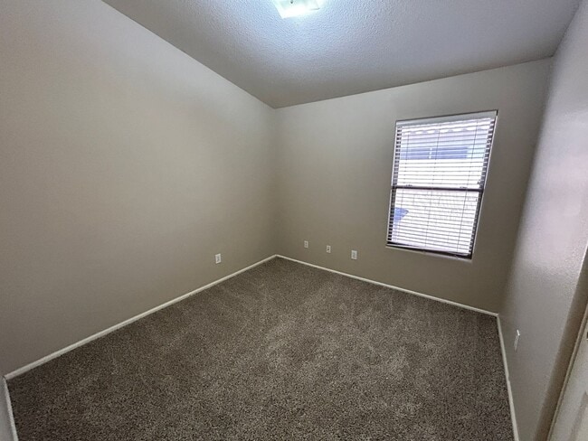 Building Photo - Warm, Inviting 3 Bed / 2bath Home in Canyon Trails with new updated and Flooring!!!