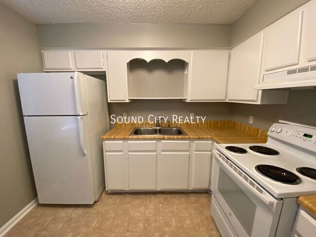 Building Photo - 3533 Albee Dr