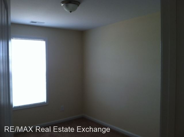 Building Photo - 3703-3709 Hillcrest Dr
