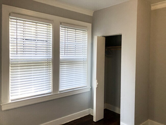 Building Photo - 743 E Parkway S