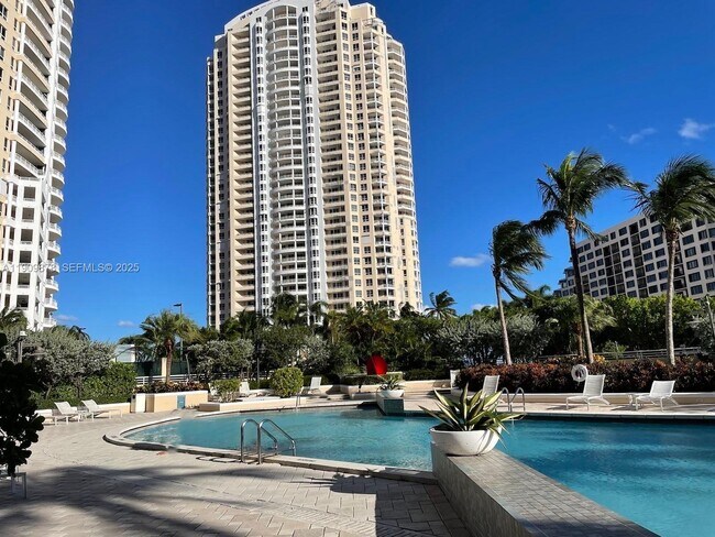 Building Photo - 888 Brickell Key Dr