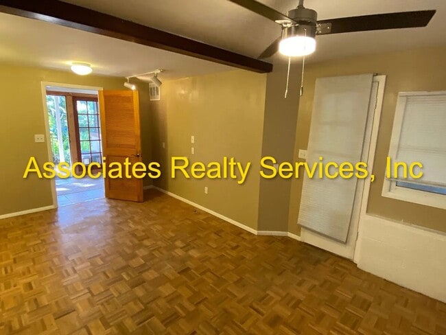 Building Photo - Charming 3 Bedroom w/ study that can be 4th bedroom, 3 Bath Home in Florida Park – Hardwood Floor...