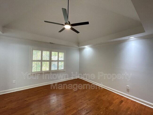 Building Photo - 652 Irwin St NE