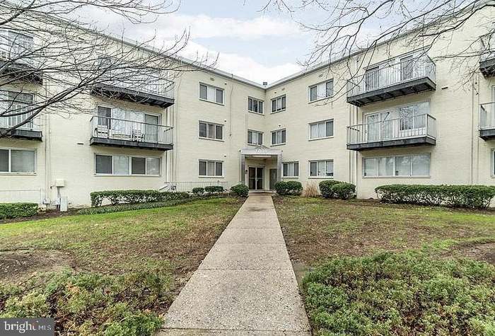 Building Photo - 1009 Chillum Rd