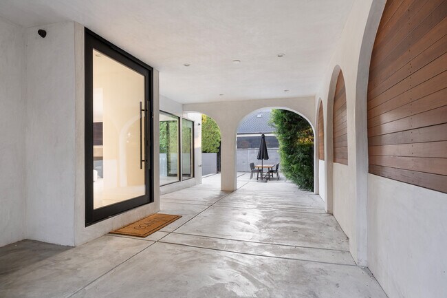 Building Photo - 201 Bedford Dr