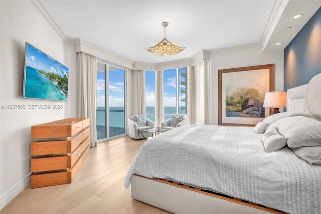 Building Photo - 16051 Collins Ave