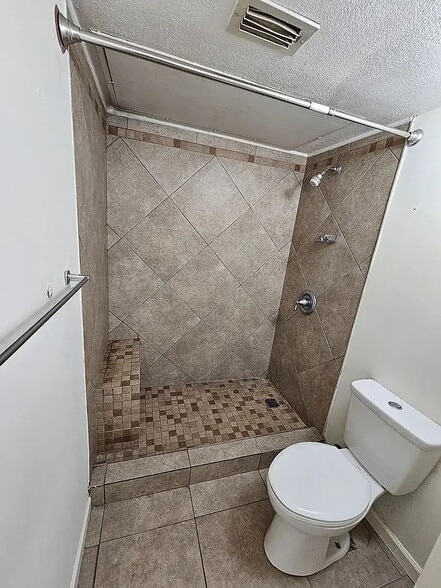 Building Photo - Room in Condo on Skillman St