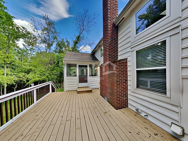 Building Photo - 422 Sunridge Dr