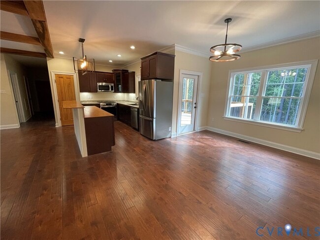 Building Photo - 2948 Pineview Dr