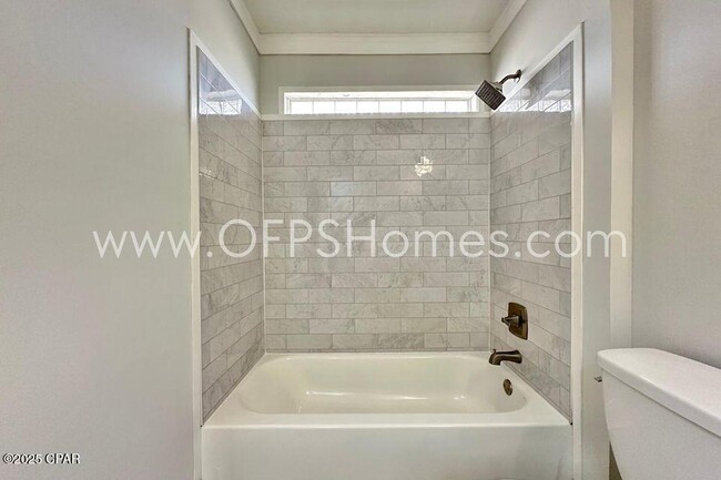 Building Photo - 121 Casa Pl