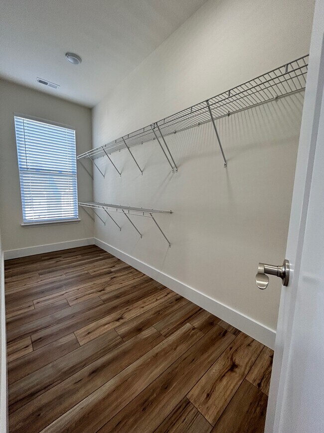 Building Photo - 1742 Arbor Hills Dr SE