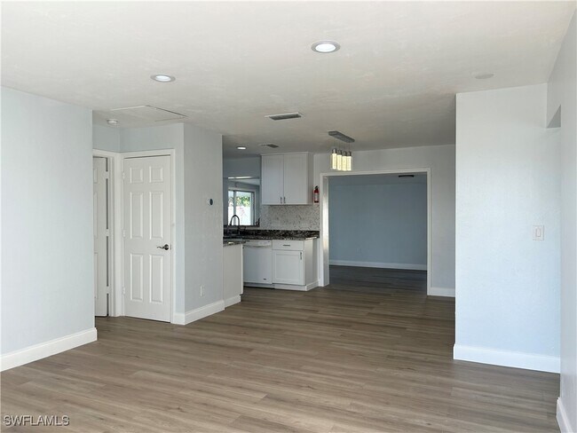 Building Photo - 1428 SE 20th Ave