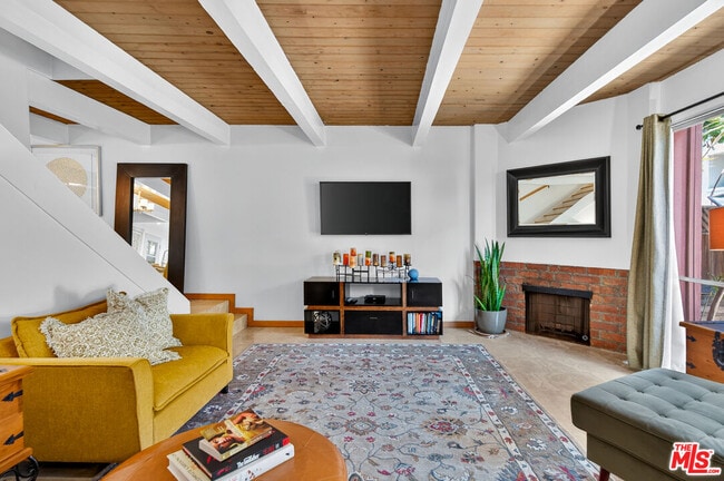 Building Photo - 6537 Green Valley Cir