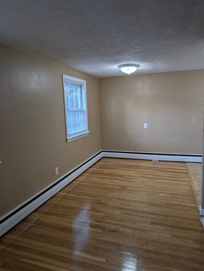 Building Photo - 246 Salem St