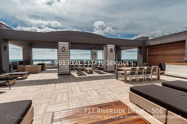 Building Photo - 717 Riverside Dr