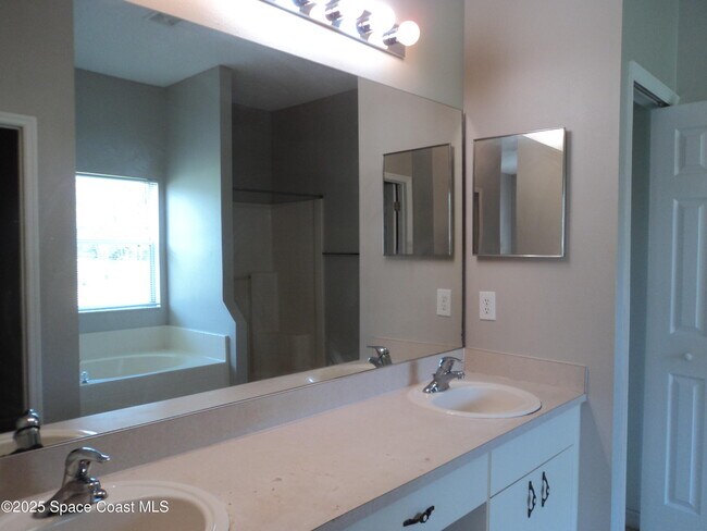 Building Photo - 1150 Cogan Dr